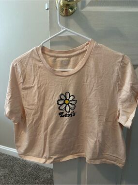 Levi's Women’s Peach Daisy Graphic Tee